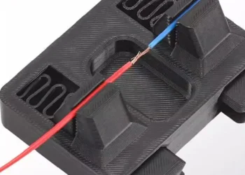 Improve Precision and Efficiency with This Versatile Welding Table Clamp for Electronics Repair