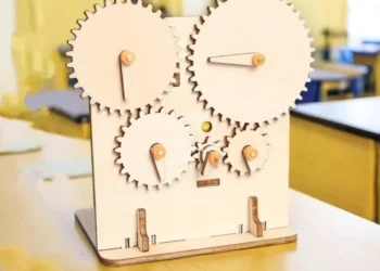 Unlock Creativity and STEM Skills with This Engaging 3D Gear Puzzle Toy