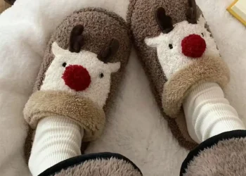 Cozy and Stylish Winter Slippers for Couples with Warm Plush Comfort